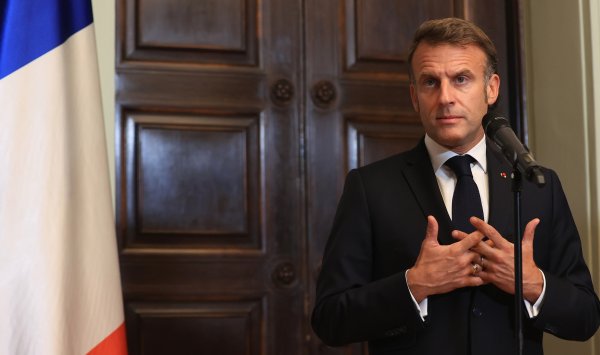 Макрон назначил новое правительство в очередной попытке подавления кризиса