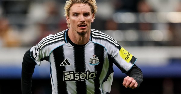 Гибрид Месси и Питера Крауча будет становиться все дороже