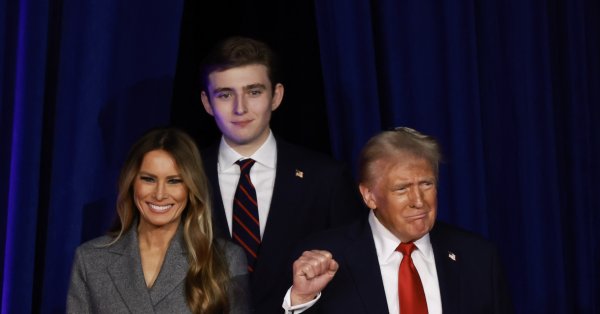 Сын Мелании Трамп, барон Трамп, закрыл весь пол башни Трампа для секретной встречи с парнем