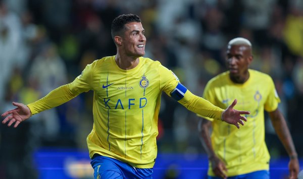 Криштиану Роналду стал первым футболистом-миллиардером