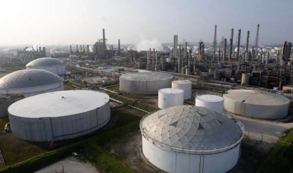 Бензин захватывает дух после серии потерь перед собранием ОПЕК+