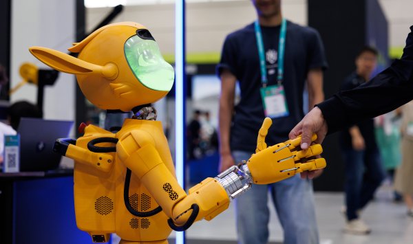 ИИ доминировал в инвестициях в риск в 2025 году, привлекая 192,7 миллиарда долларов.