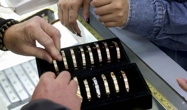 Ювелиры спешат воспользоваться подорожанием золота более $4000