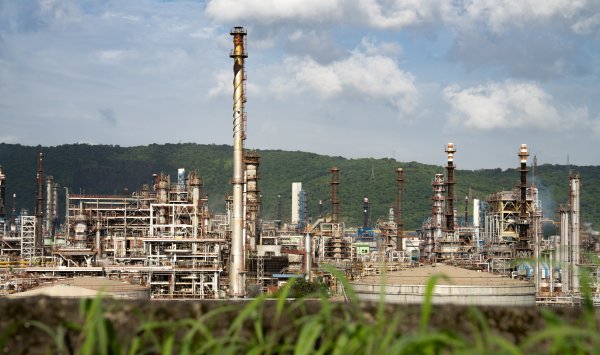 Индийские НПЗ сократят, но не прекратят закупки российской нефти