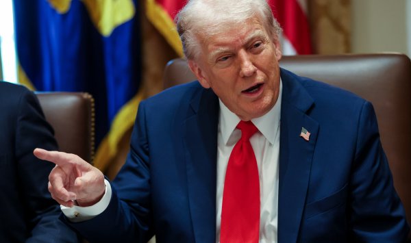 Трамп объявляет о дополнительных 100% пошлинах на Китай и контроле над технологиями