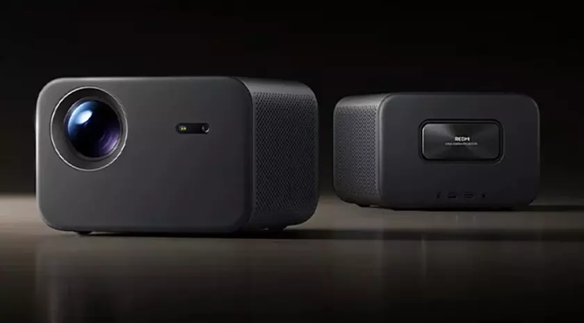Redmi представила Projector 4 Pro — доступный Full HD-проектор с сабвуфером и компактным корпусом
