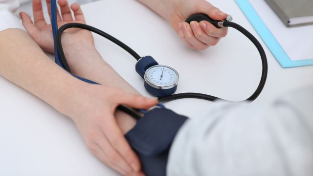 4 фактор показывает, что риск сердечного приступа и инсульта категорически изучен