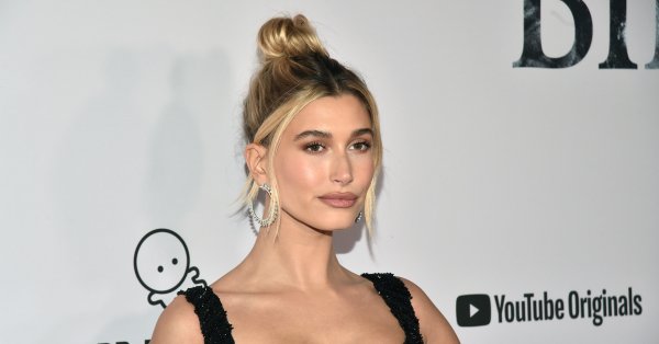 Использовала ли Хейли Бибер ботулотоксин и какие эстетические процедуры она делала?