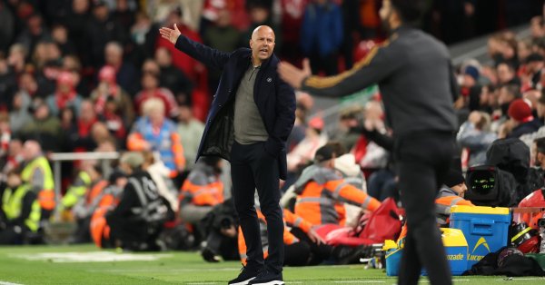 Слотт объяснил, почему «Ливерпуль» уступил «Манчестер Юнайтед»