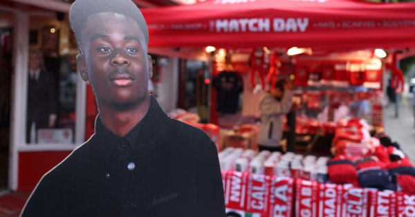 Арсенал подмигнул куртке с финикийскими знаками