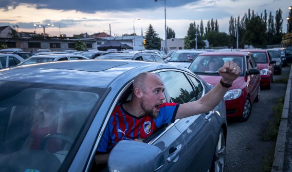 Политика дорожного гнева привлекает молодых людей в Европе