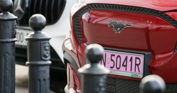 Франция вводит розовые номера