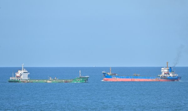 Корабли забивают китайские порты из-за пошлин на суда США