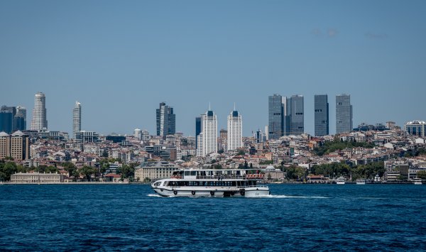 Турецкий суд отклонил дело против оппозиции, помогая рынкам