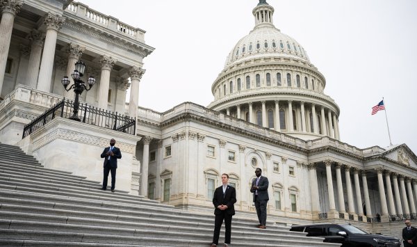 Правительство США прекратило работу после того, как демократы заблокировали финансирование