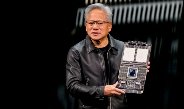 Глава Nvidia отвергает опасения о пузыре искусственного интеллекта и объявляет о новых сделках