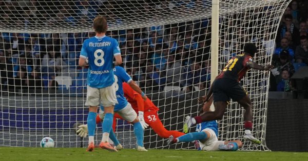 Это не просто ehaor! Волшебные цели с каблуком в серии А (видео)