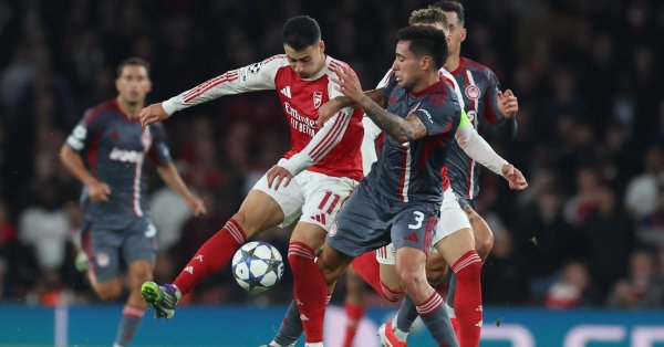 Арсенал вздрогнул, но все еще снова попал в Олимпиакос с 2-0