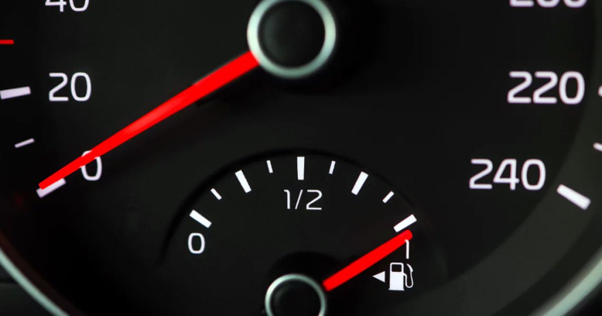 Почему указатель уровня топлива часто вводит водителей в заблуждение