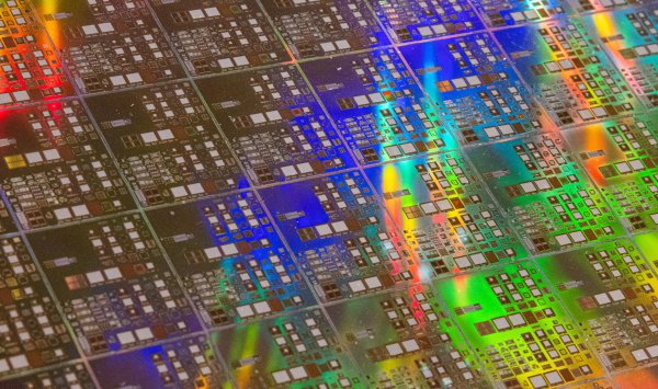 Дефицит компьютерных чипов вернулся, но на этот раз он политический