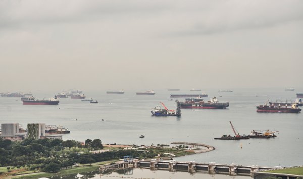 Долгожданные излишки нефти прибывают флотилией в миллиарды баррелей.