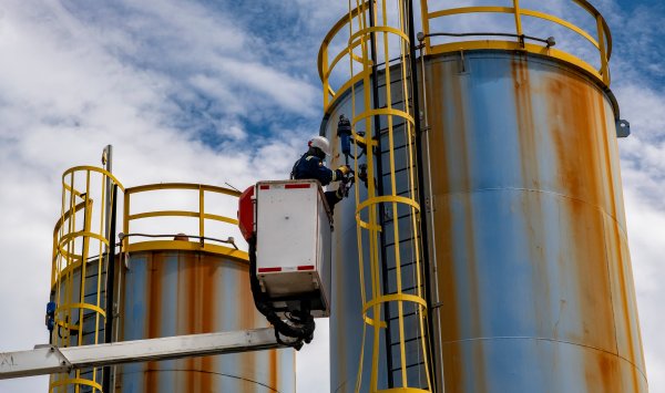 Цены на нефть стабилизировались, поскольку трейдеры следят за переговорами по Украине