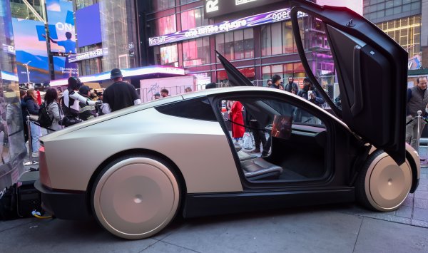 Запасной план Tesla для Cybercab: продать его с рулем