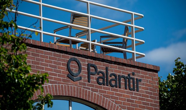 Акции Palantir упали после рекордного роста, несмотря на скачок продаж