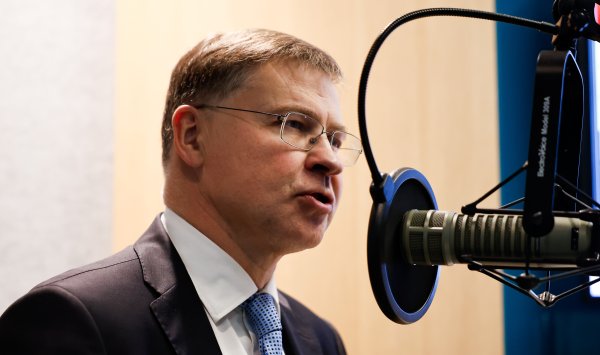 ЕС находится под давлением, чтобы представить заслуживающий доверия план финансирования для Украины