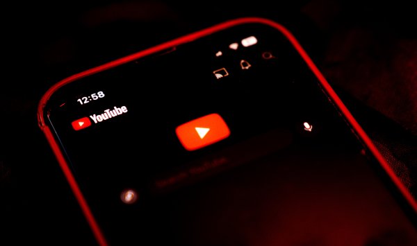 Армии платных редакторов продвигают интернет-звезд, таких как MrBeast.