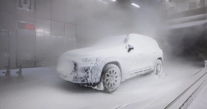 Mercedes подвергает новый GLB воздействию сильного холода и жары перед его дебютом