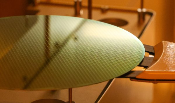 Китай ослабит запрет на экспорт чипов в Европу