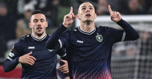 Сын: Тяжело, мы нервничаем, но работаем.