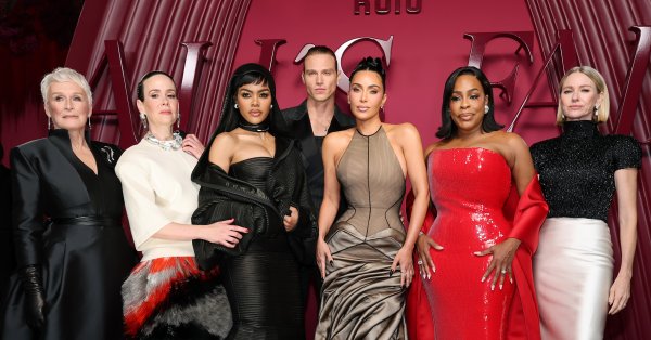 Разбить или пройти: Ким Кардашьян портит новый сериал Райана Мерфи?