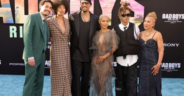 Супружеская семья: Уилл Смит позирует со своей бывшей женой Шерри и нынешней женой Джадой.