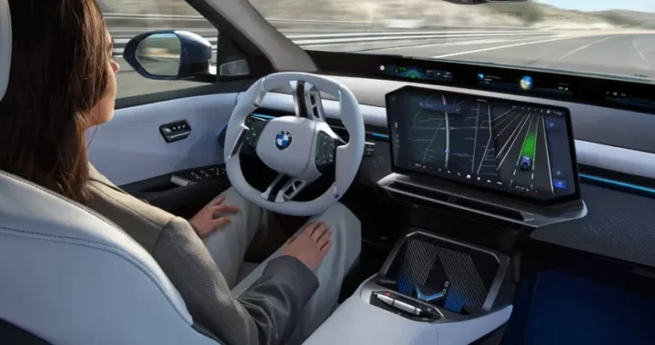 BMW первой в Германии получила международное одобрение на систему вождения без помощи рук.
