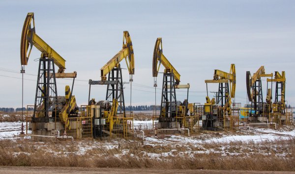 Нефть дорожает, поскольку на рынки возвращается склонность к риску