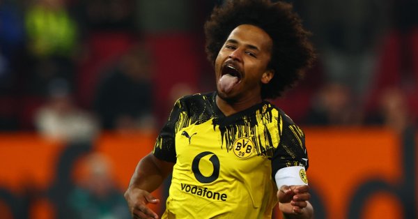 Дортмунд с очередной победой догнал Баварию