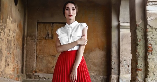 Самые стильные способы носить длинную плиссированную юбку в новом сезоне