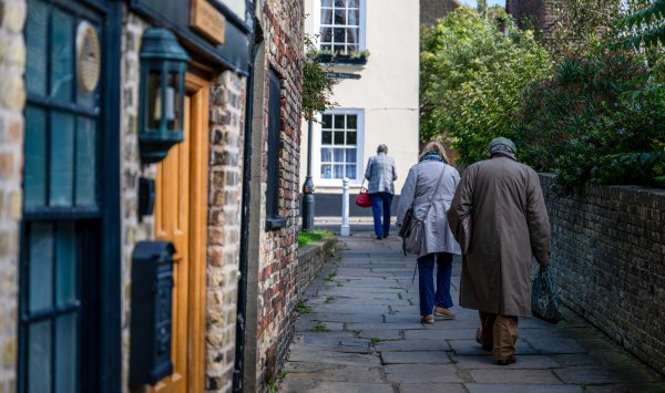 Неприкасаемые пенсионеры держат Европу мертвой хваткой