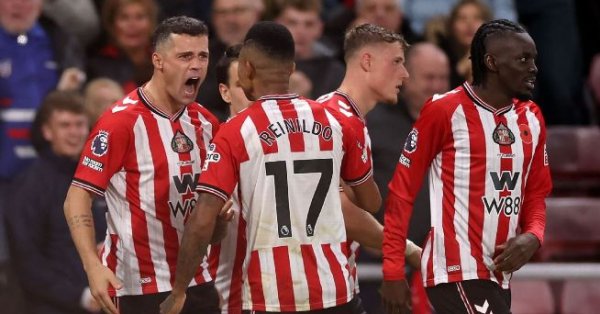 «Черные коты» не уступили «Эвертону» и остаются в лидерах