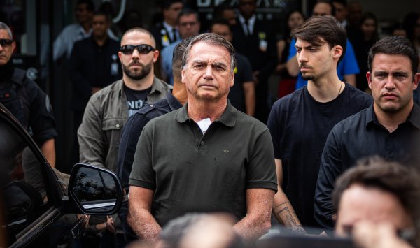 Болсонару начал отбывать 27-летний срок за попытку государственного переворота в Бразилии