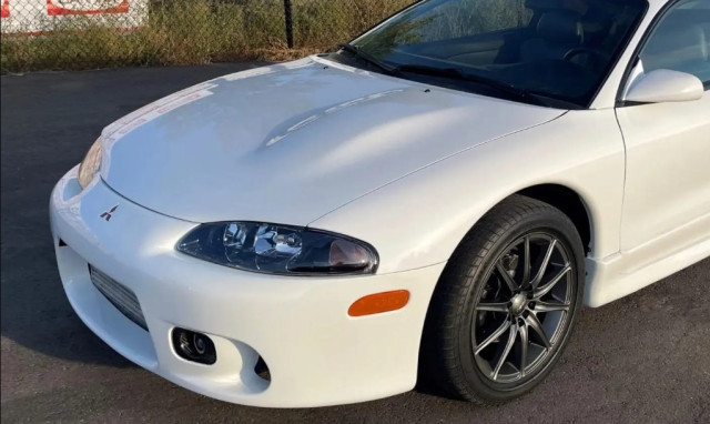 Митсубиси Эклипс