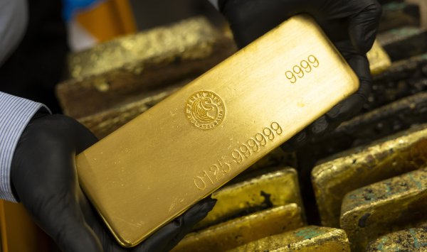 Золото за неделю подорожало примерно на 5%, серебро – вдвое