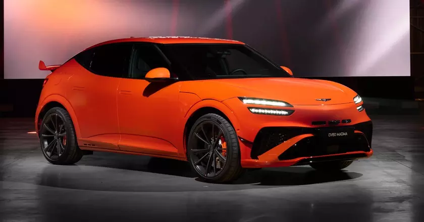 Genesis показал серийную GV60 Magma: 650 л.с., виртуальные трансмиссии и режим дрифта