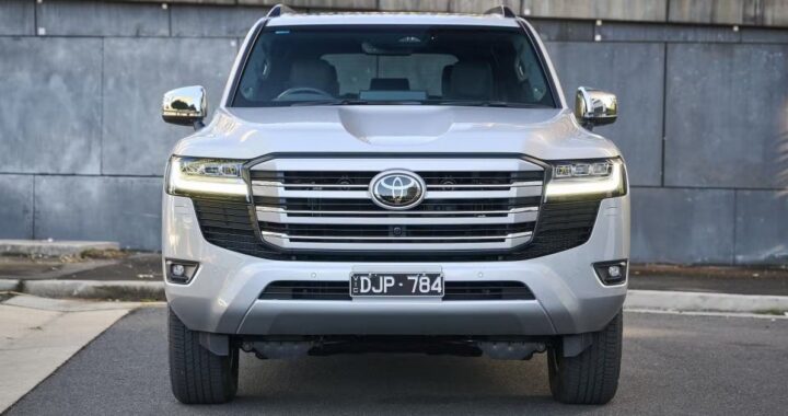 Toyota также может использовать свой новый V8 для LandCruiser 300.