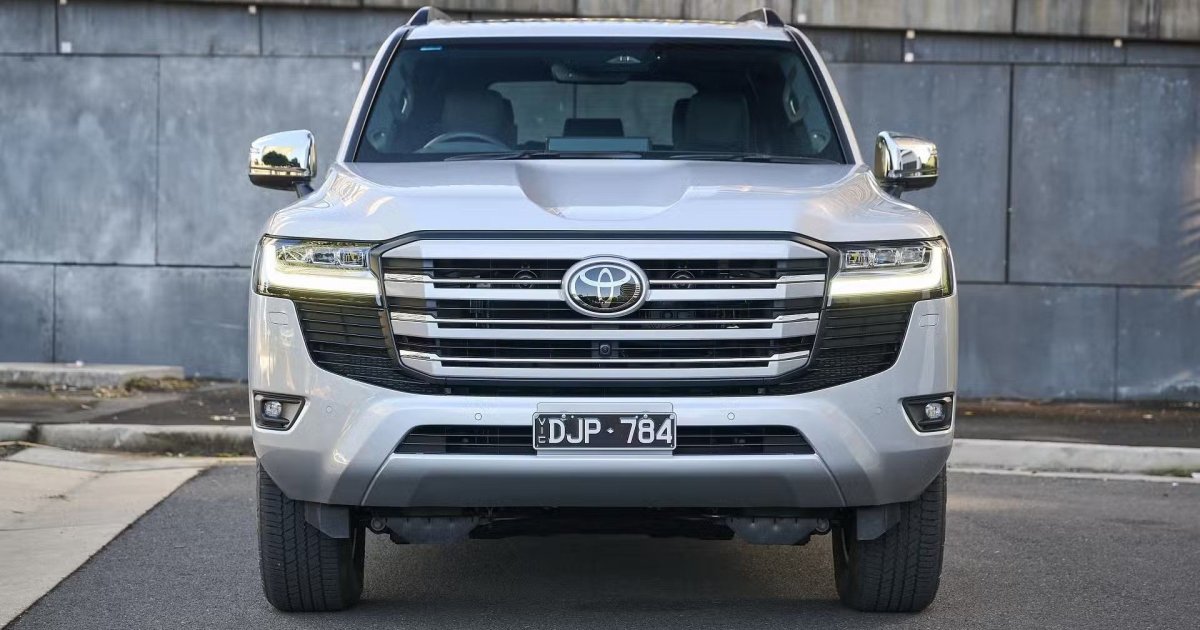 Toyota также может использовать свой новый V8 для LandCruiser 300.