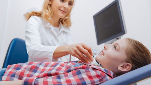 Повышенная функция щитовидной железы у детей – с чем это может быть связано?