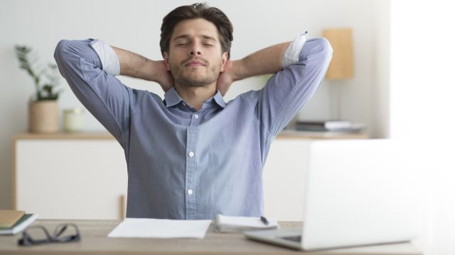 Стресс заметно влияет на осанку и дыхание, если он хронический.