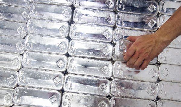 Сокращающиеся запасы серебра в Китае — новый риск для разогретого рынка